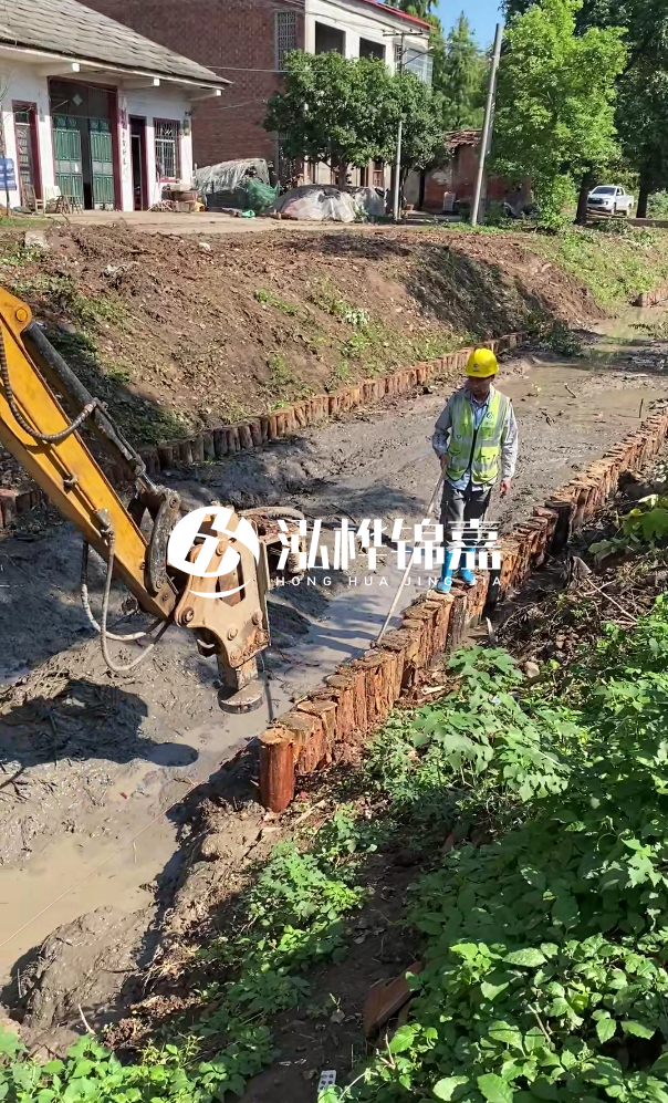 寧德河道清淤專業(yè)施工-挖掘機(jī)清理河底淤泥的深度如何控制？